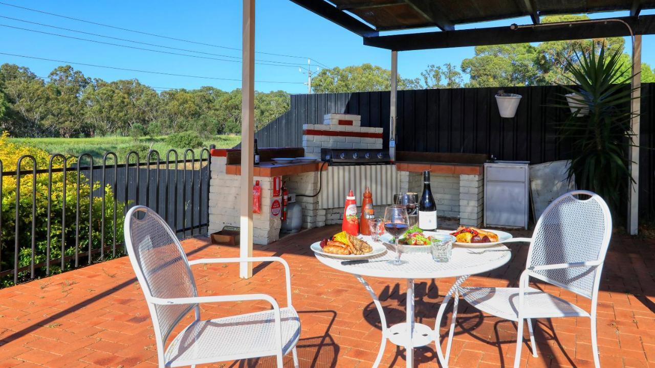 Bishops Lodge Narrandera Exterior foto
